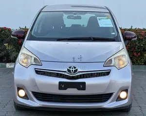 Toyota Ractis 1.5 AWD 2012 Silver