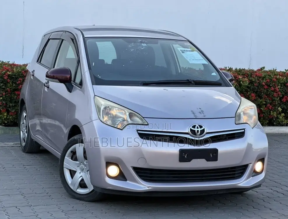 Toyota Ractis 1.5 AWD 2012 Silver