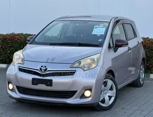 Toyota Ractis 1.5 AWD 2012 Silver