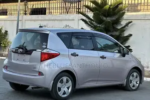 Toyota Ractis 1.5 AWD 2012 Silver