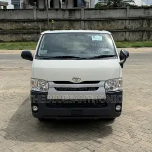 Toyota HiAce 2015 White