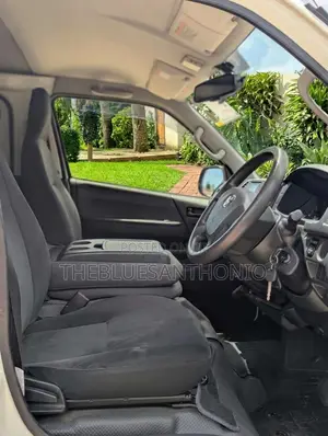 Toyota HiAce 2015 White