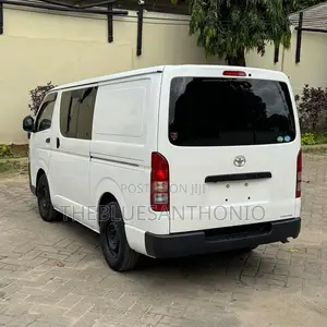 Toyota HiAce 2015 White