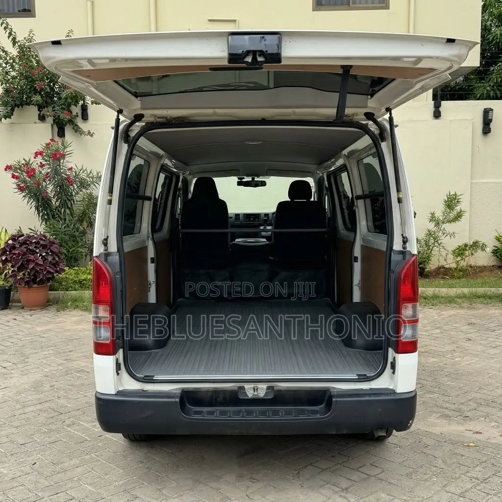 Toyota HiAce 2015 White