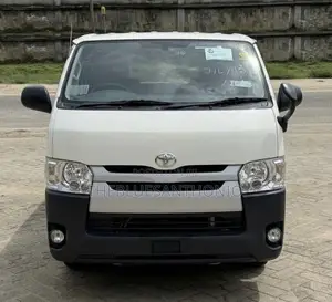 Toyota HiAce 2015 White