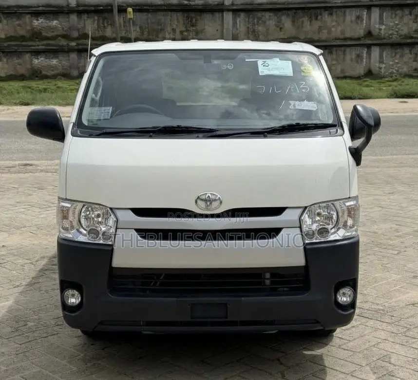 Toyota HiAce 2015 White
