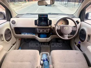 Toyota Passo 2010 Silver