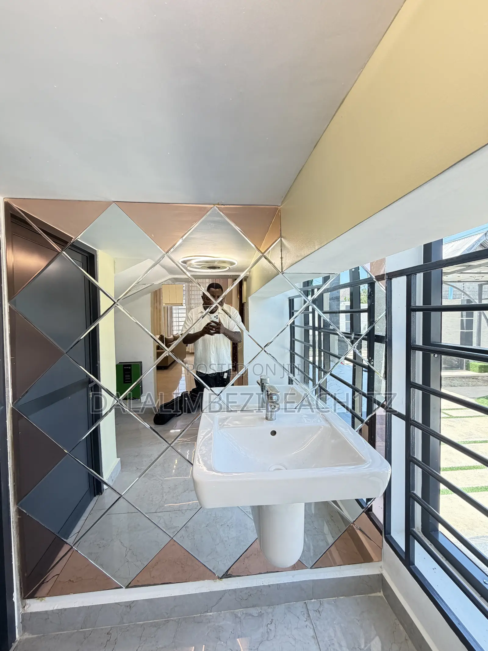 5bdrm Apartment in Mbweni Ubungo for sale