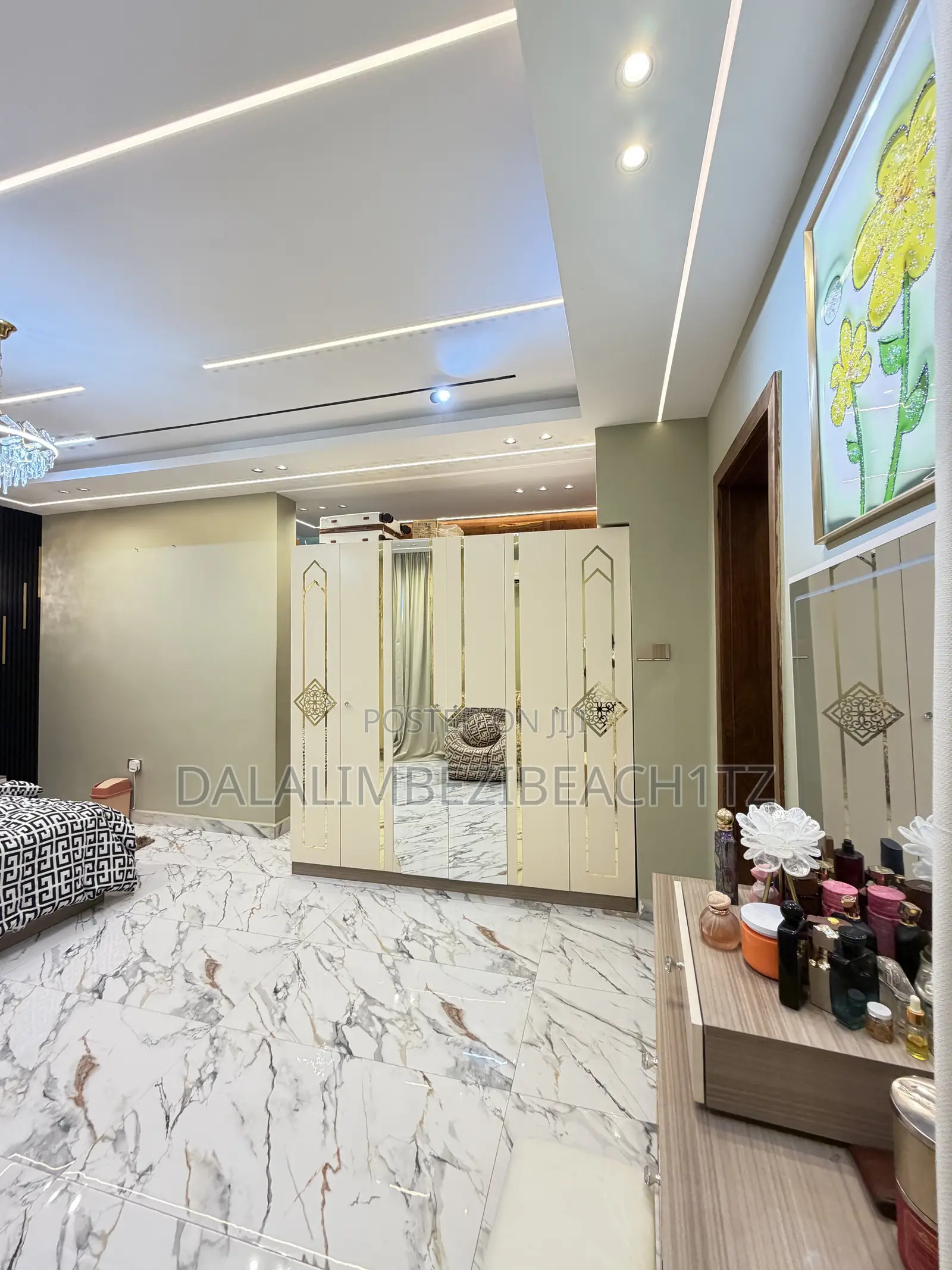 5bdrm Apartment in Mbweni Ubungo for sale