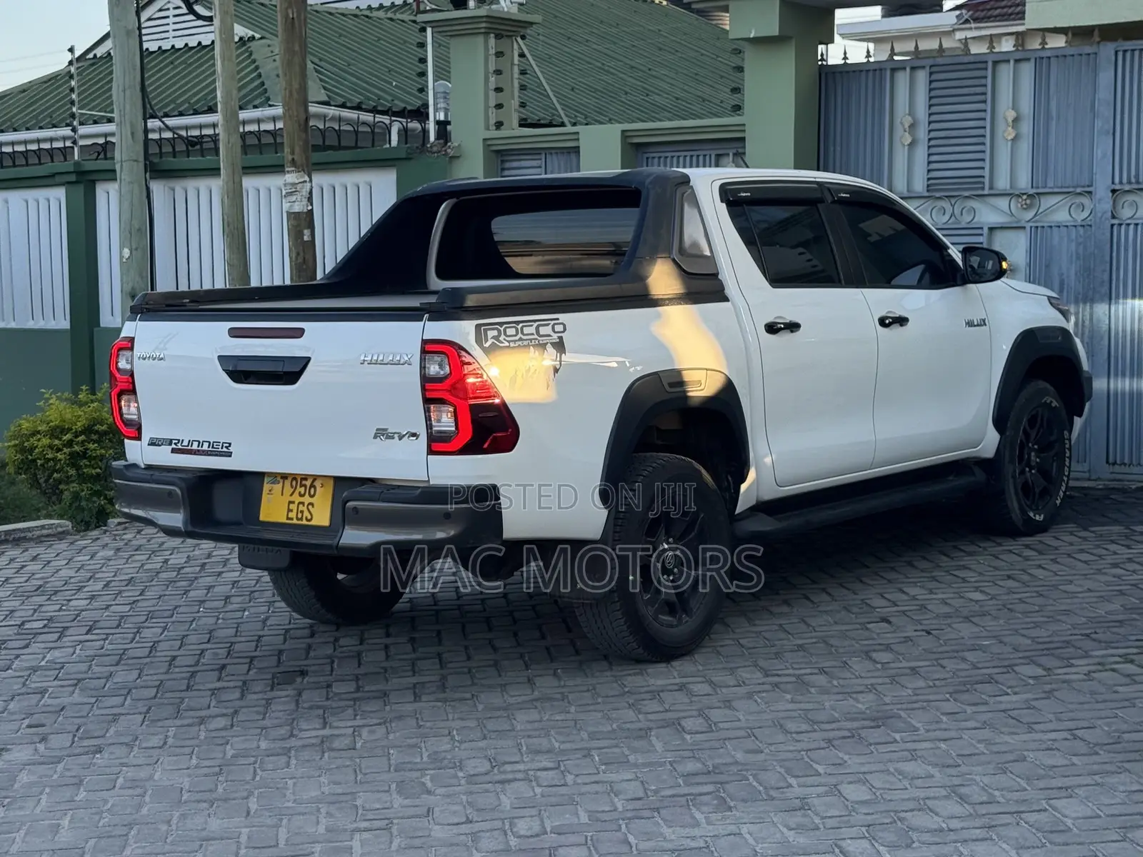 Toyota Hilux 2024 Off white
