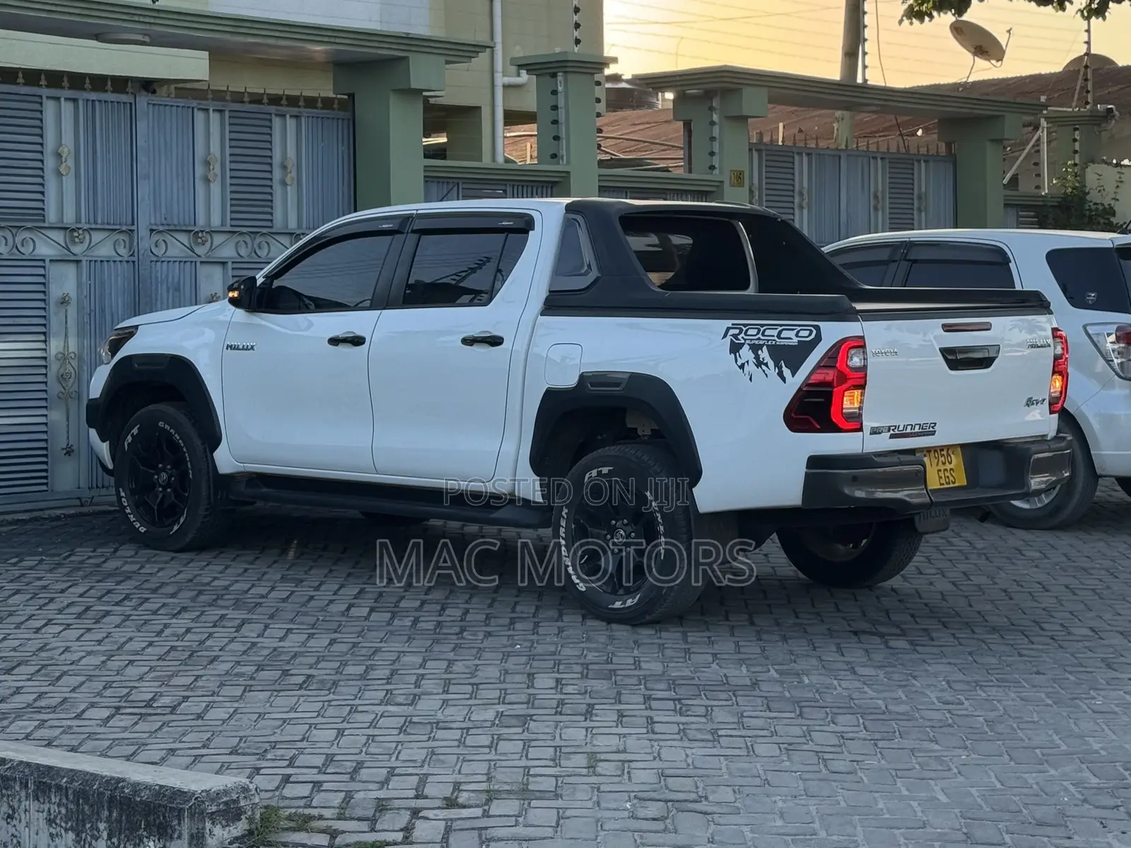 Toyota Hilux 2024 Off white