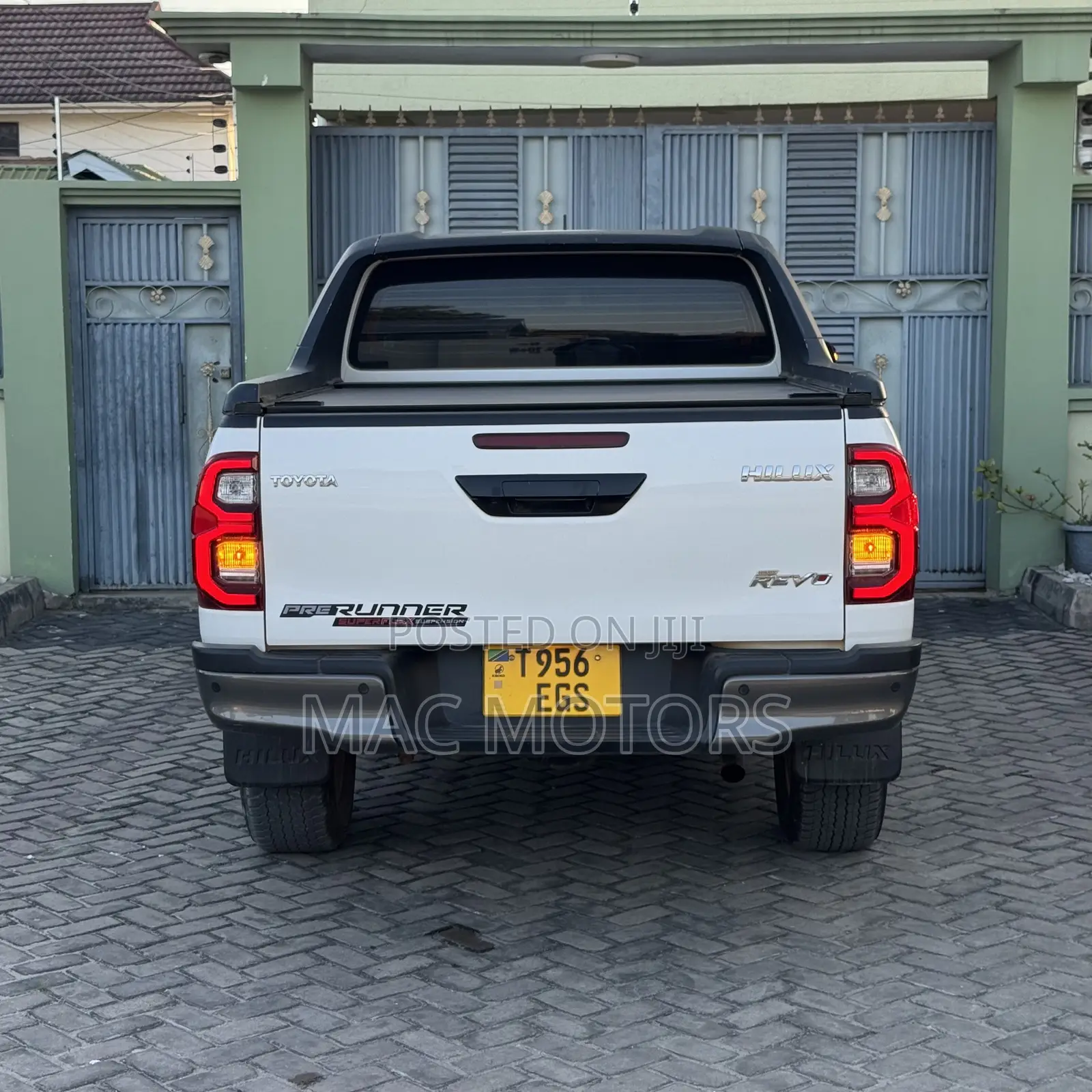 Toyota Hilux 2024 Off white