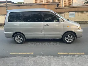 Toyota Noah 2002 Silver