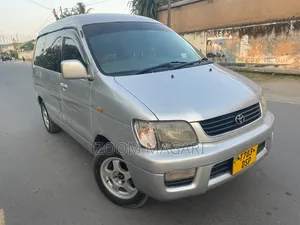 Toyota Noah 2002 Silver
