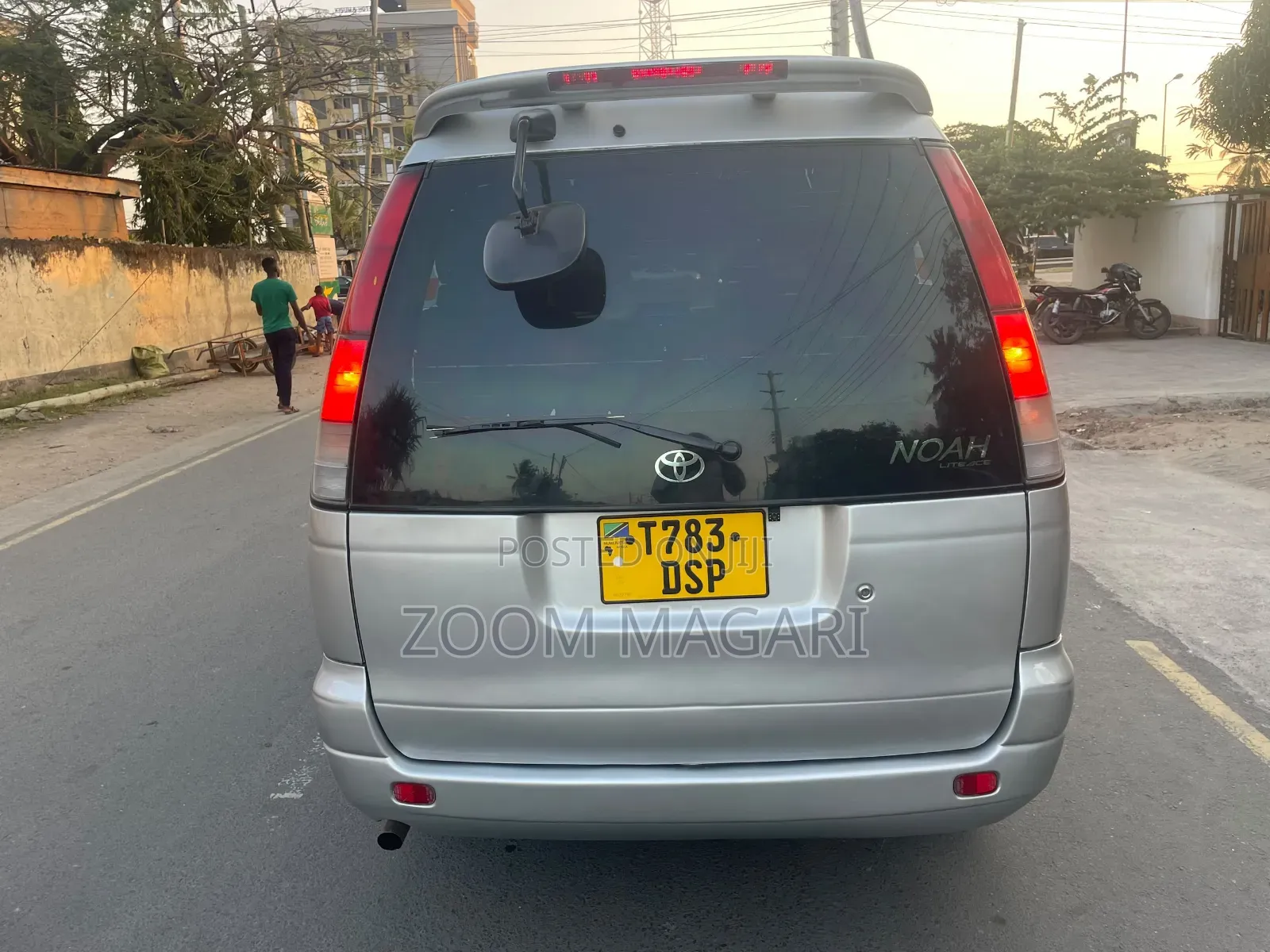 Toyota Noah 2002 Silver