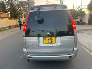 Toyota Noah 2002 Silver