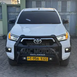 Toyota Hilux 2024 Off white