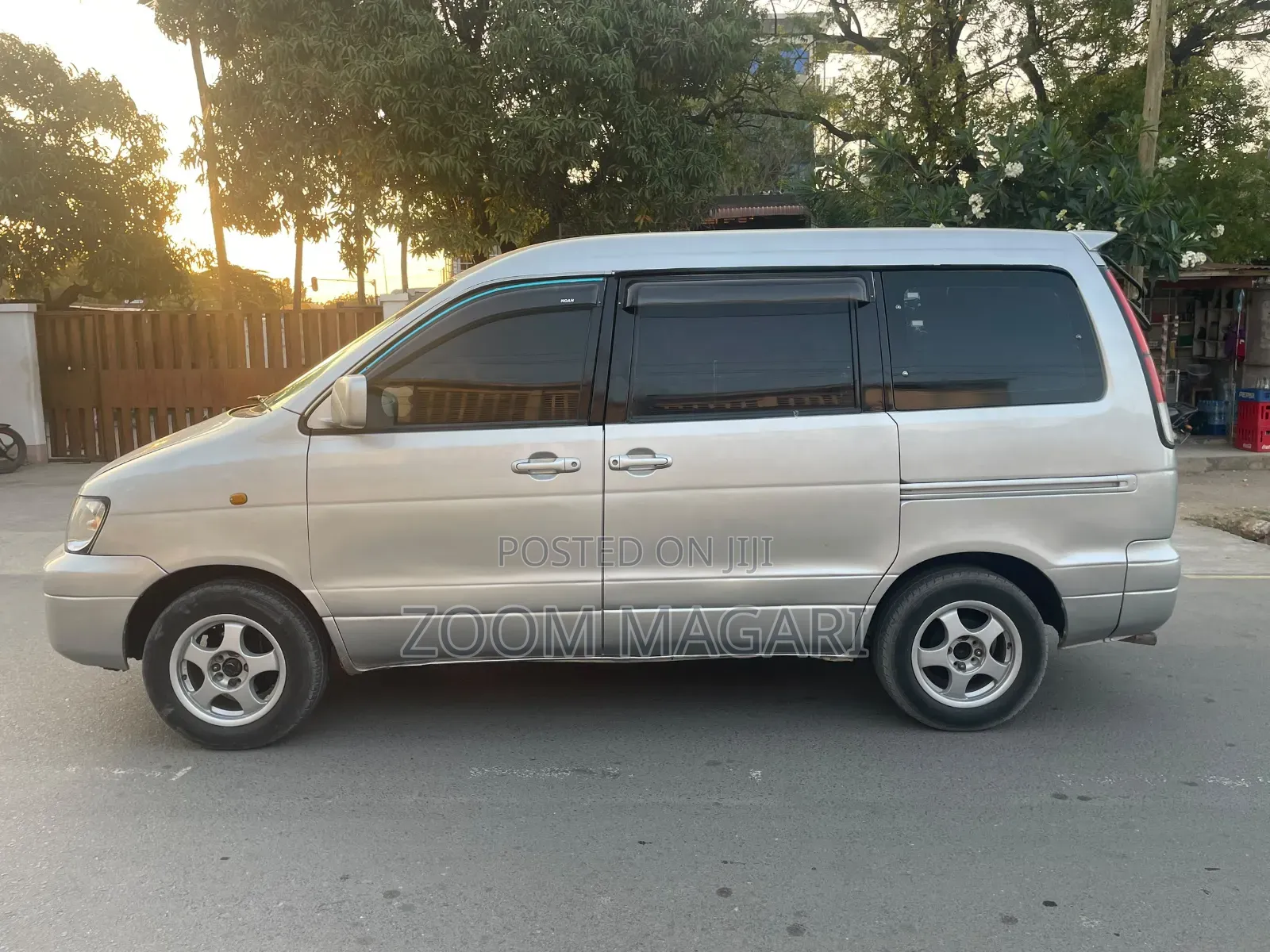 Toyota Noah 2002 Silver