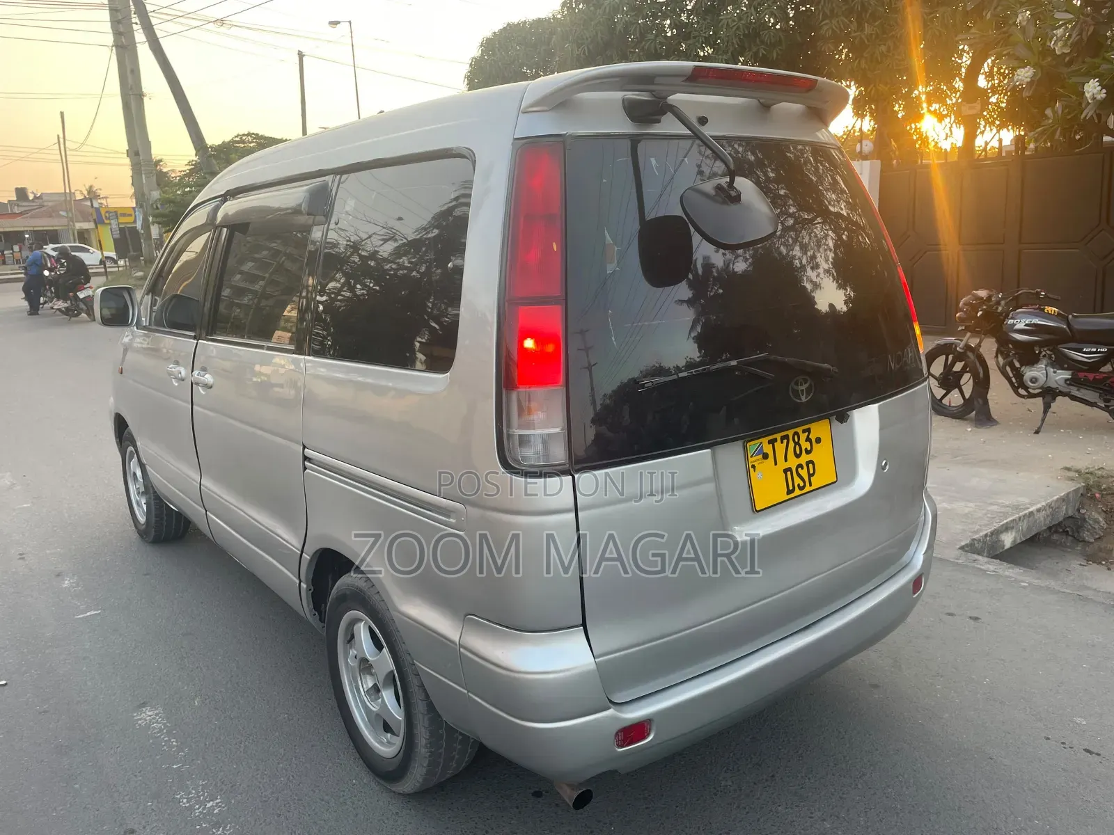 Toyota Noah 2002 Silver