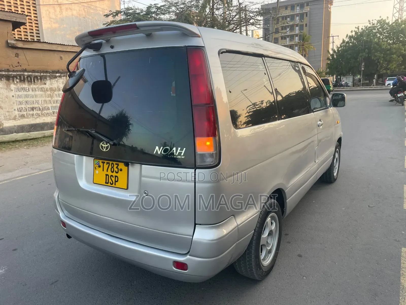 Toyota Noah 2002 Silver
