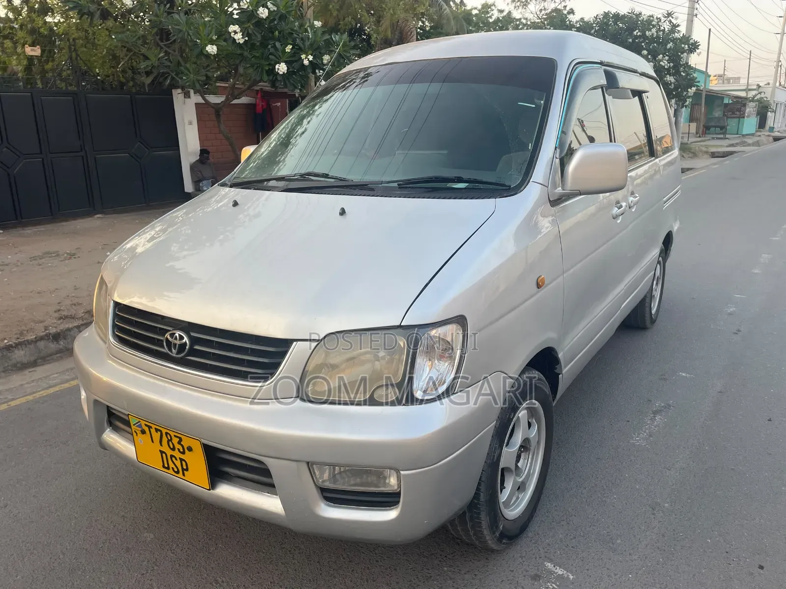 Toyota Noah 2002 Silver