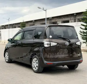 Toyota Sienta 1.5 Hybrid FWD 2016 Brown