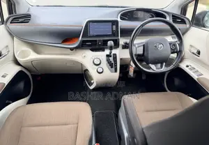 Toyota Sienta 1.5 Hybrid FWD 2016 Brown