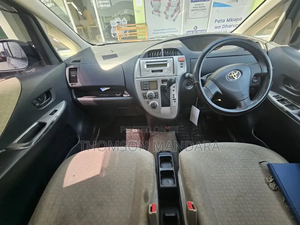 Toyota Ractis 2007 Gray