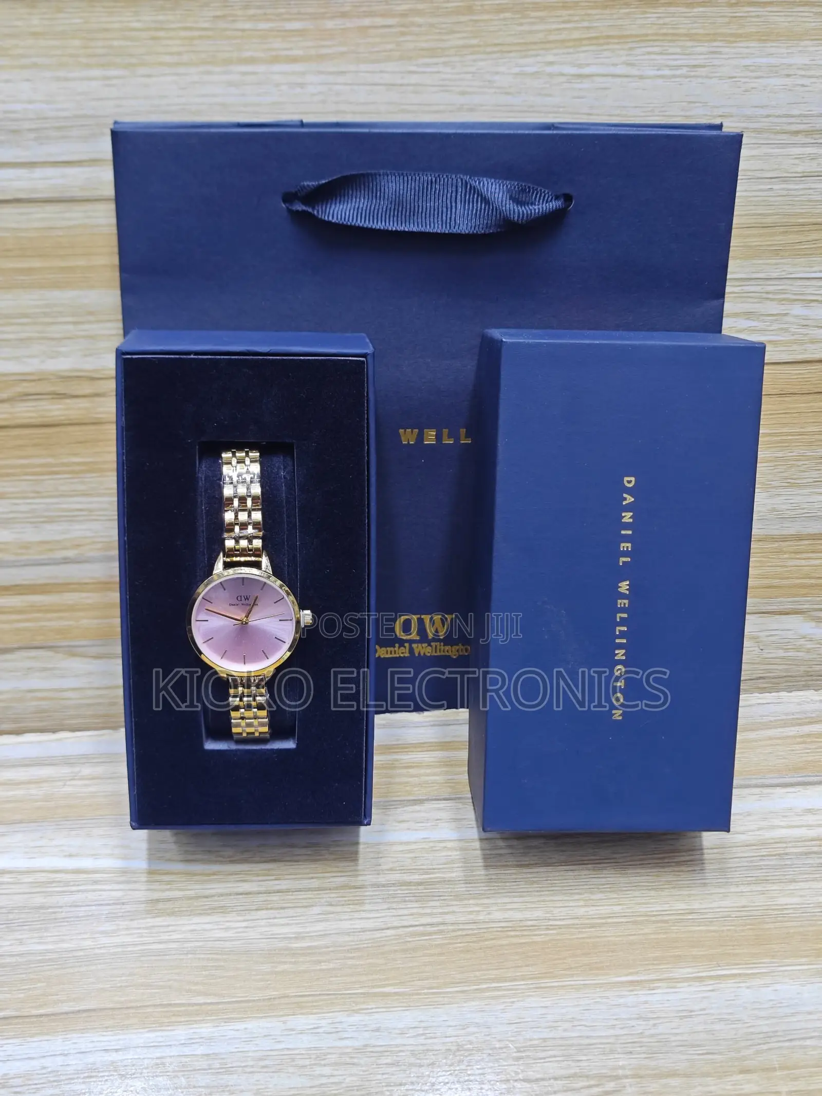 ( Dw) Daniel Wellington