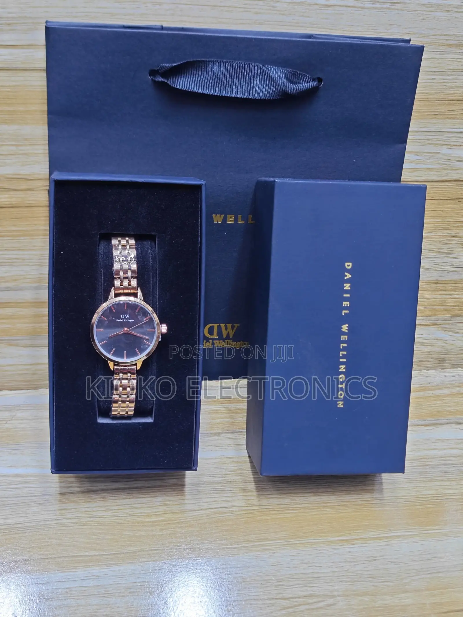 ( Dw) Daniel Wellington