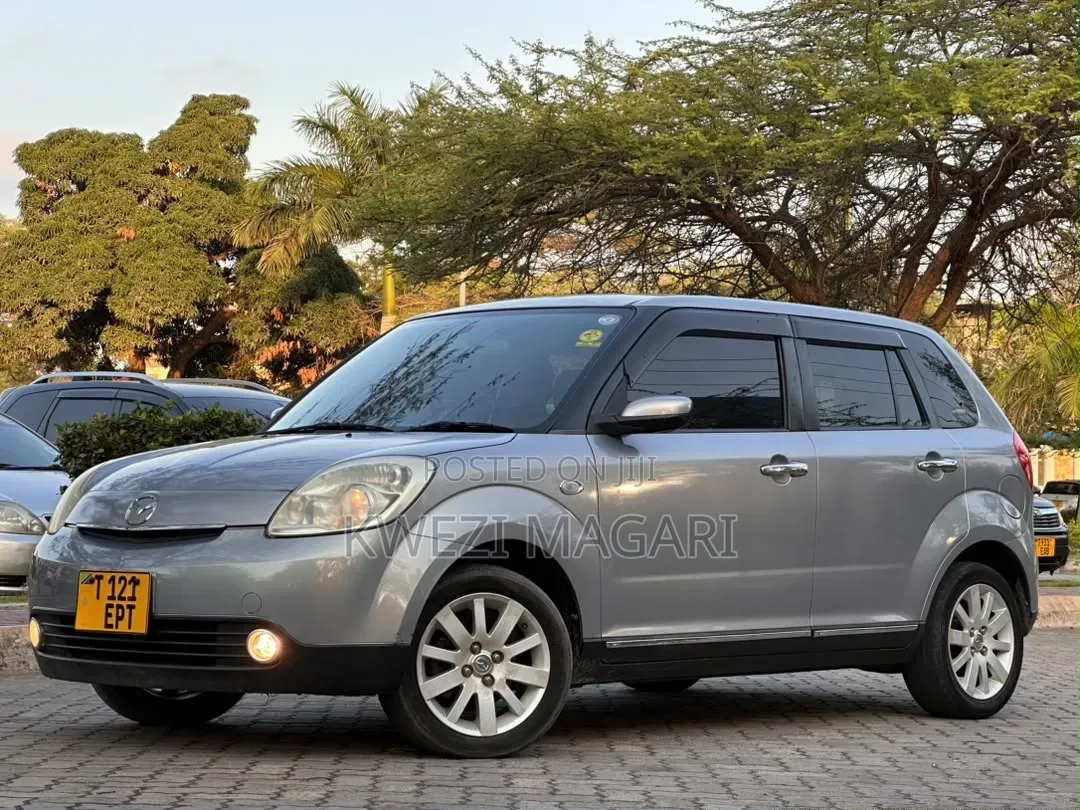 Mazda Verisa 2004 Gray