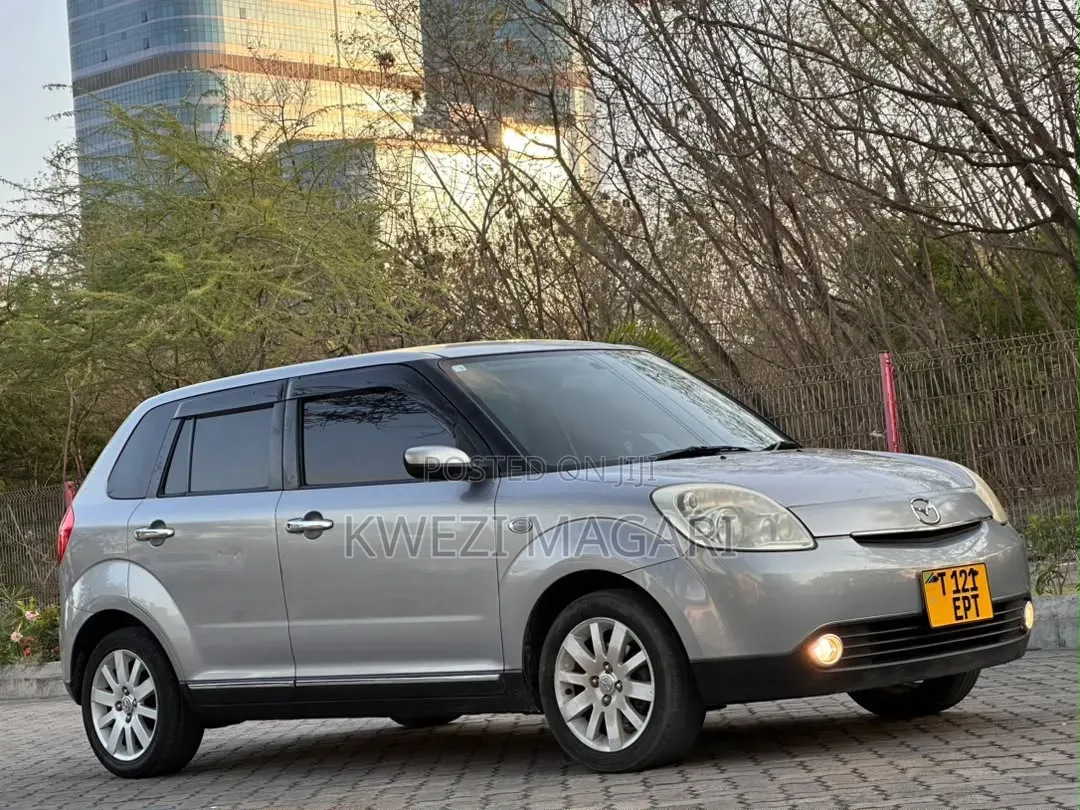 Mazda Verisa 2004 Gray