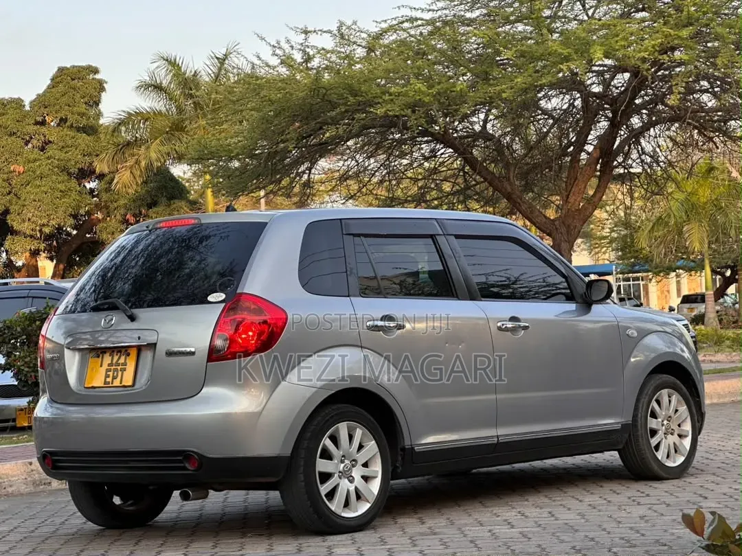 Mazda Verisa 2004 Gray