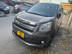 Toyota Noah 2008 Gray