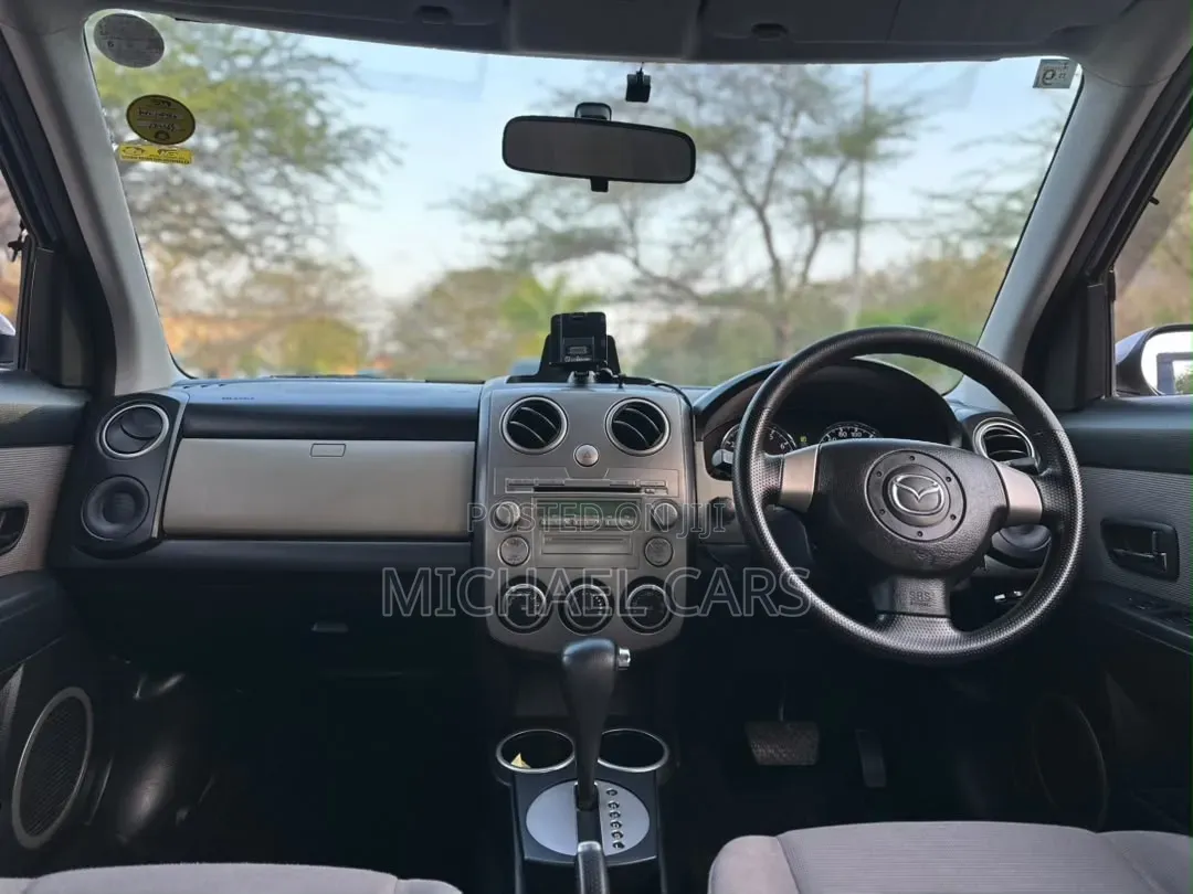 Mazda Verisa 2004 Silver