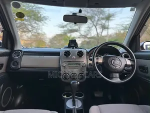 Mazda Verisa 2004 Silver