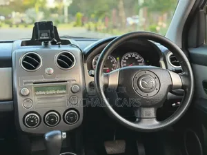 Mazda Verisa 2004 Silver