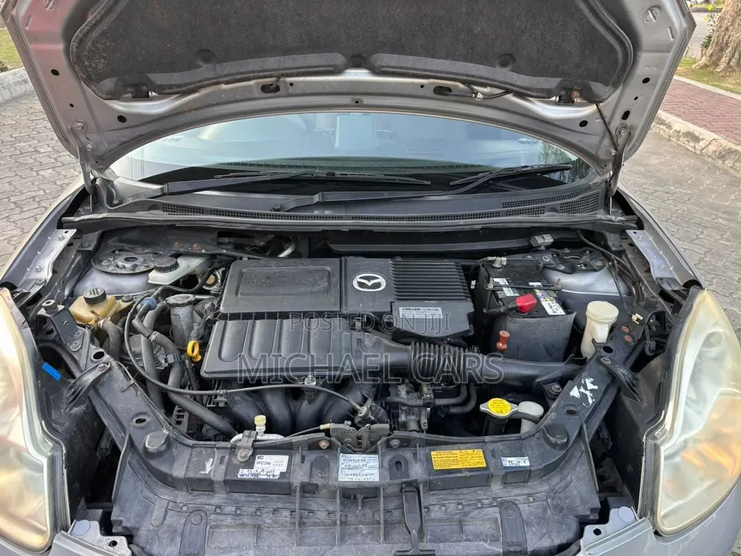 Mazda Verisa 2004 Silver