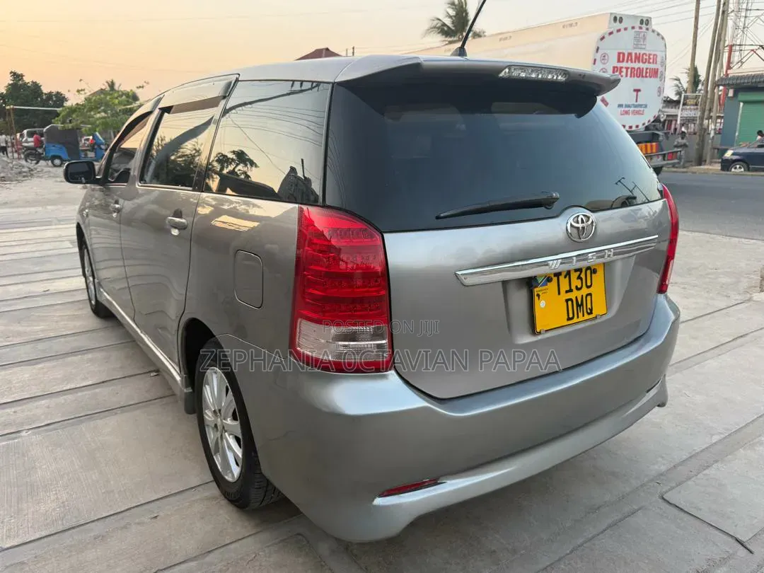 Toyota Wish 2006 Gray