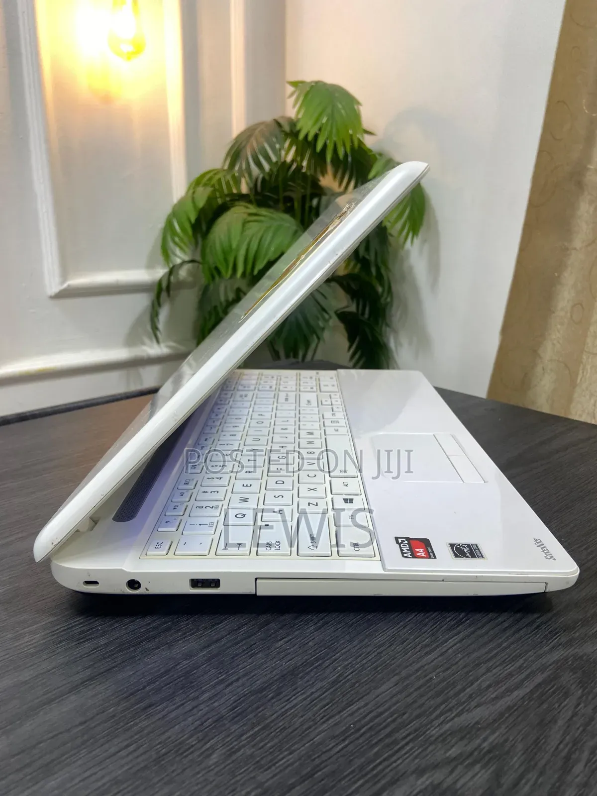Laptop Toshiba Satellite C50 8GB AMD A4 HDD 500GB