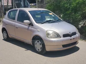 Toyota Vitz 2001 Pink