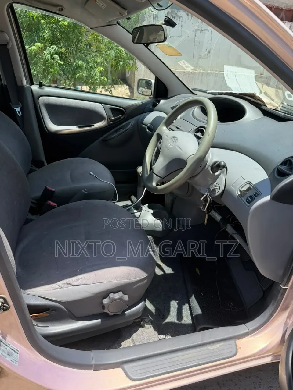 Toyota Vitz 2001 Pink