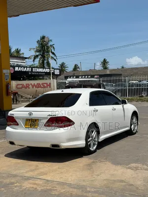 Toyota Crown 2009 White