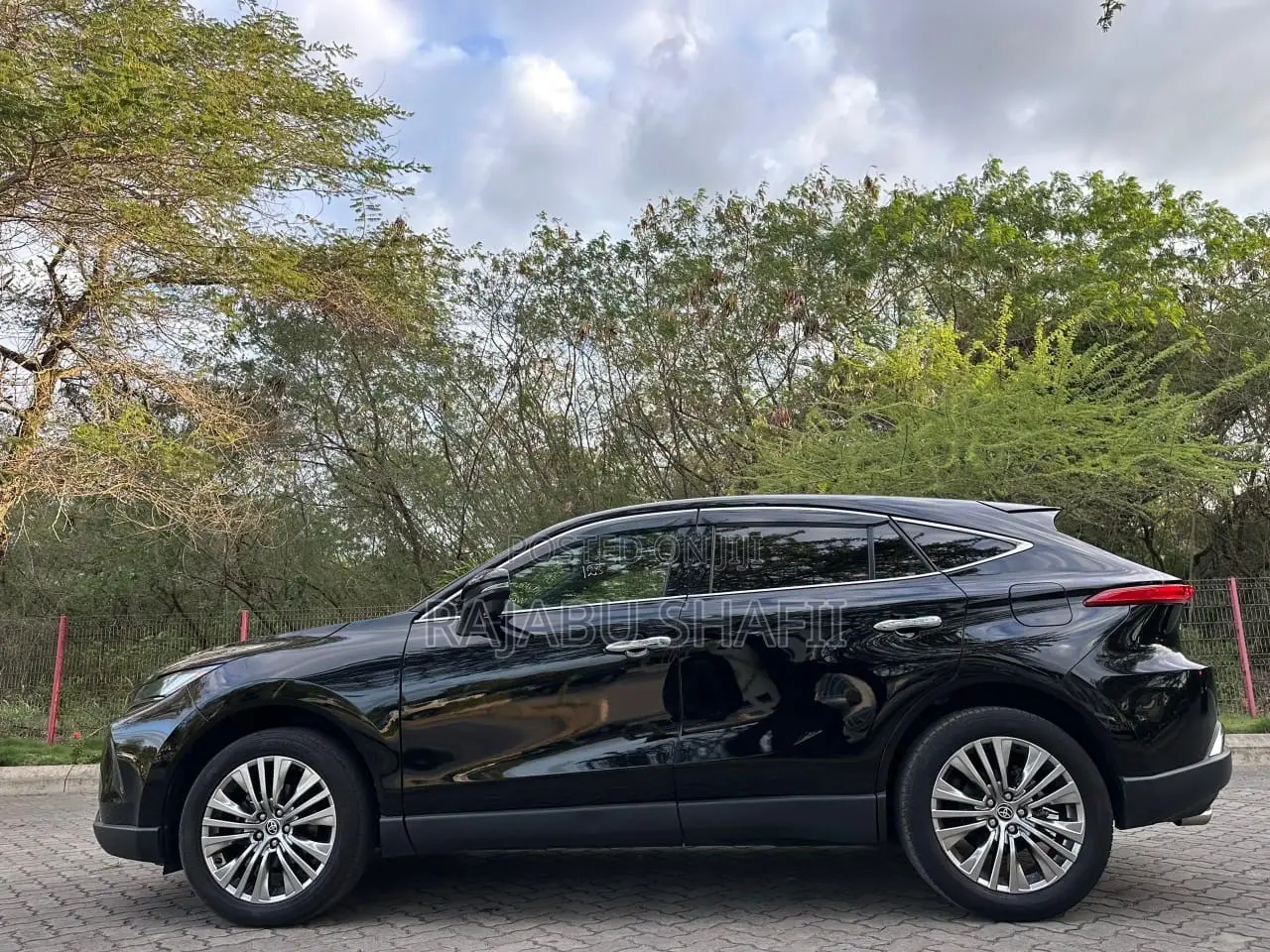 Toyota Harrier 2.0 2020 Black