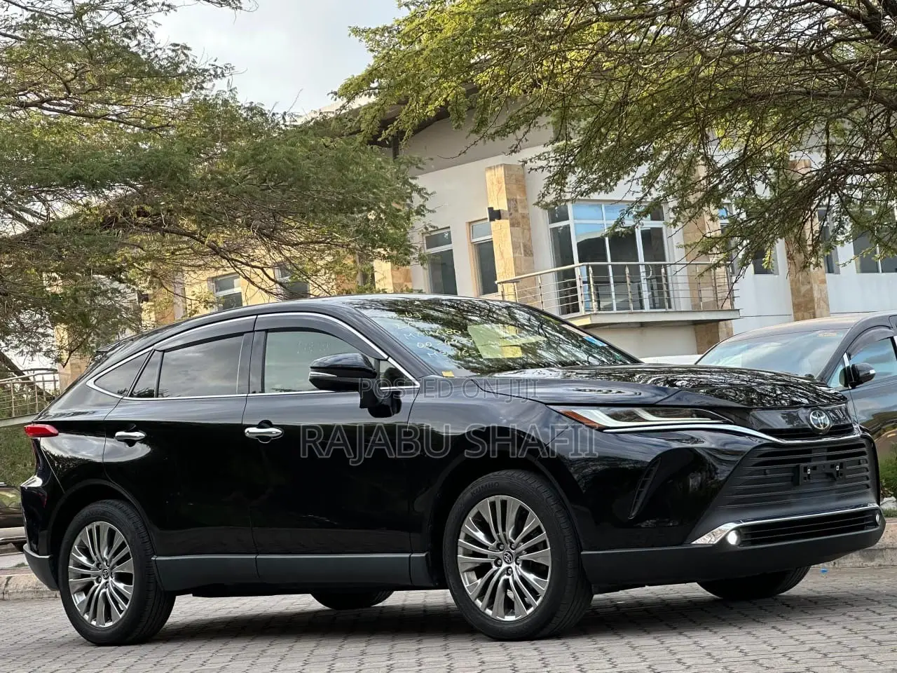 Toyota Harrier 2.0 2020 Black