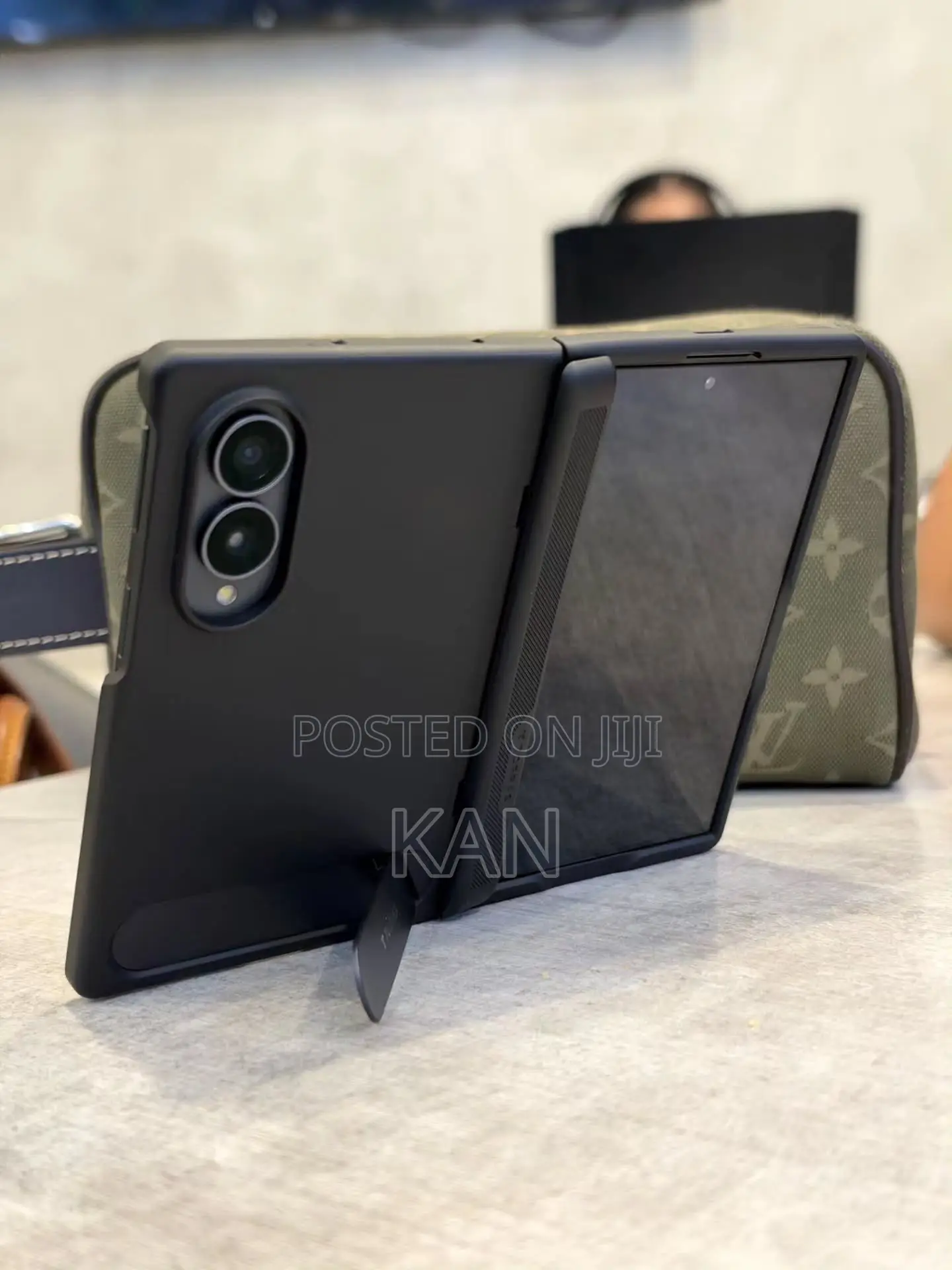 Galaxy Fold 8 -Torras Ostand L1 Case