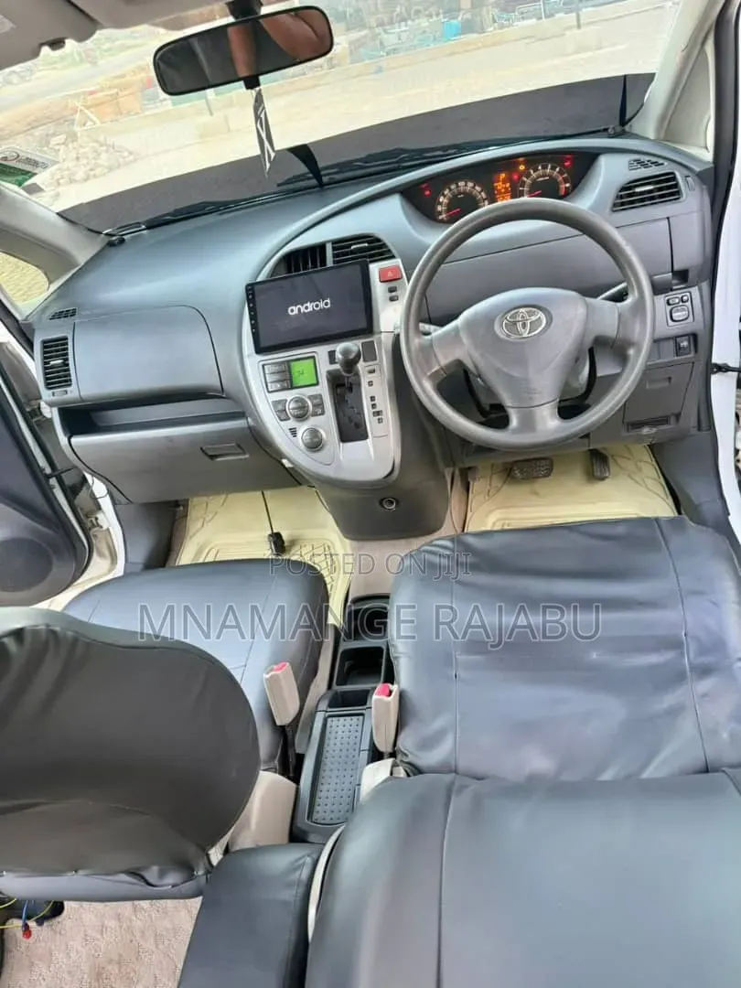 Toyota Ractis 2008 Gray