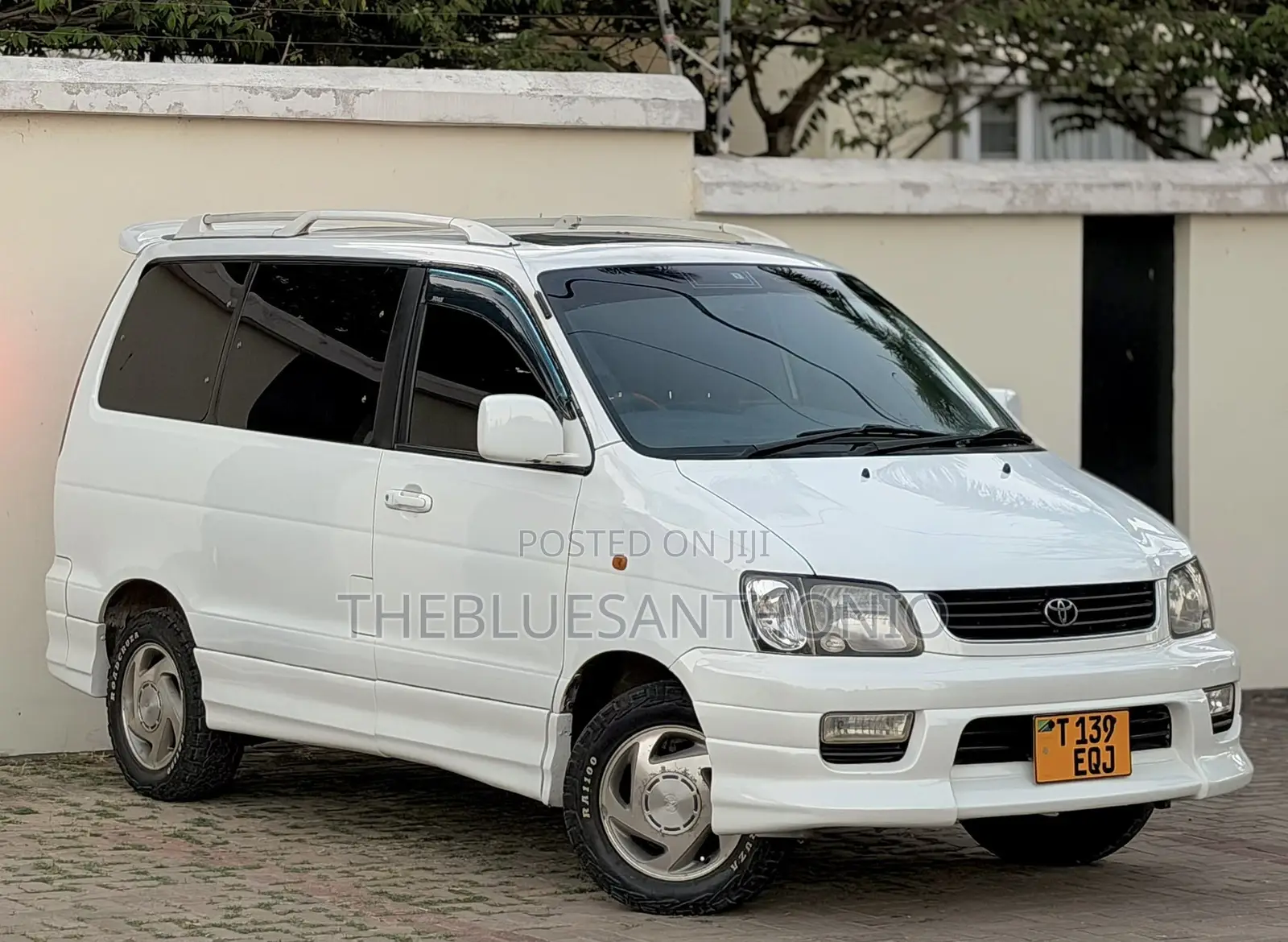 Toyota Noah 2.0 AWD (8 Seater) 2001 Pearl
