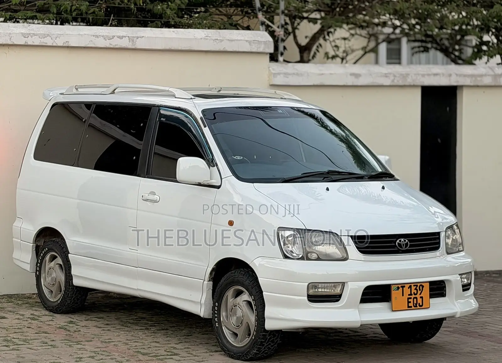 Toyota Noah 2.0 AWD (8 Seater) 2001 Pearl
