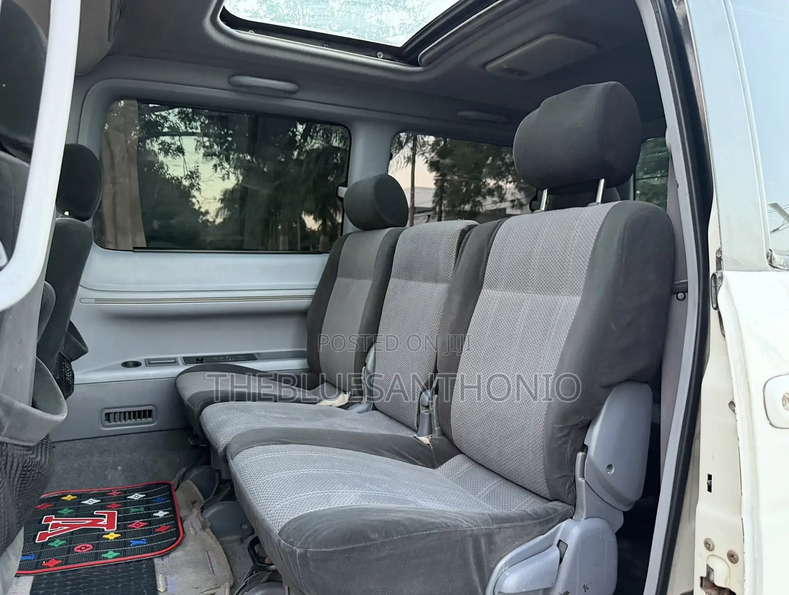 Toyota Noah 2.0 AWD (8 Seater) 2001 Pearl